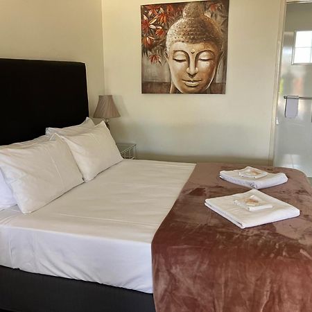 Porky'S Motel Rockhampton Buitenkant foto
