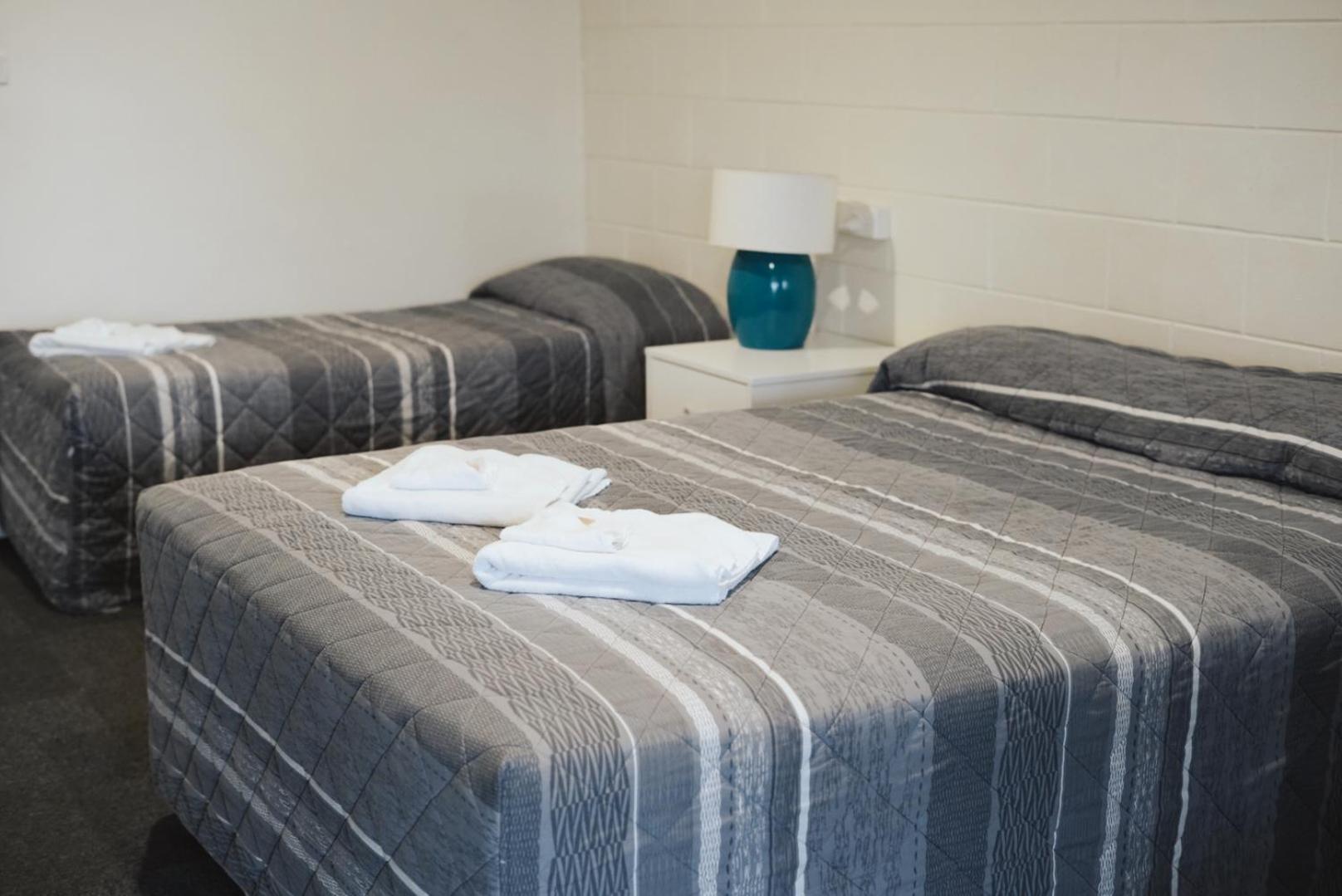Porky'S Motel Rockhampton Buitenkant foto