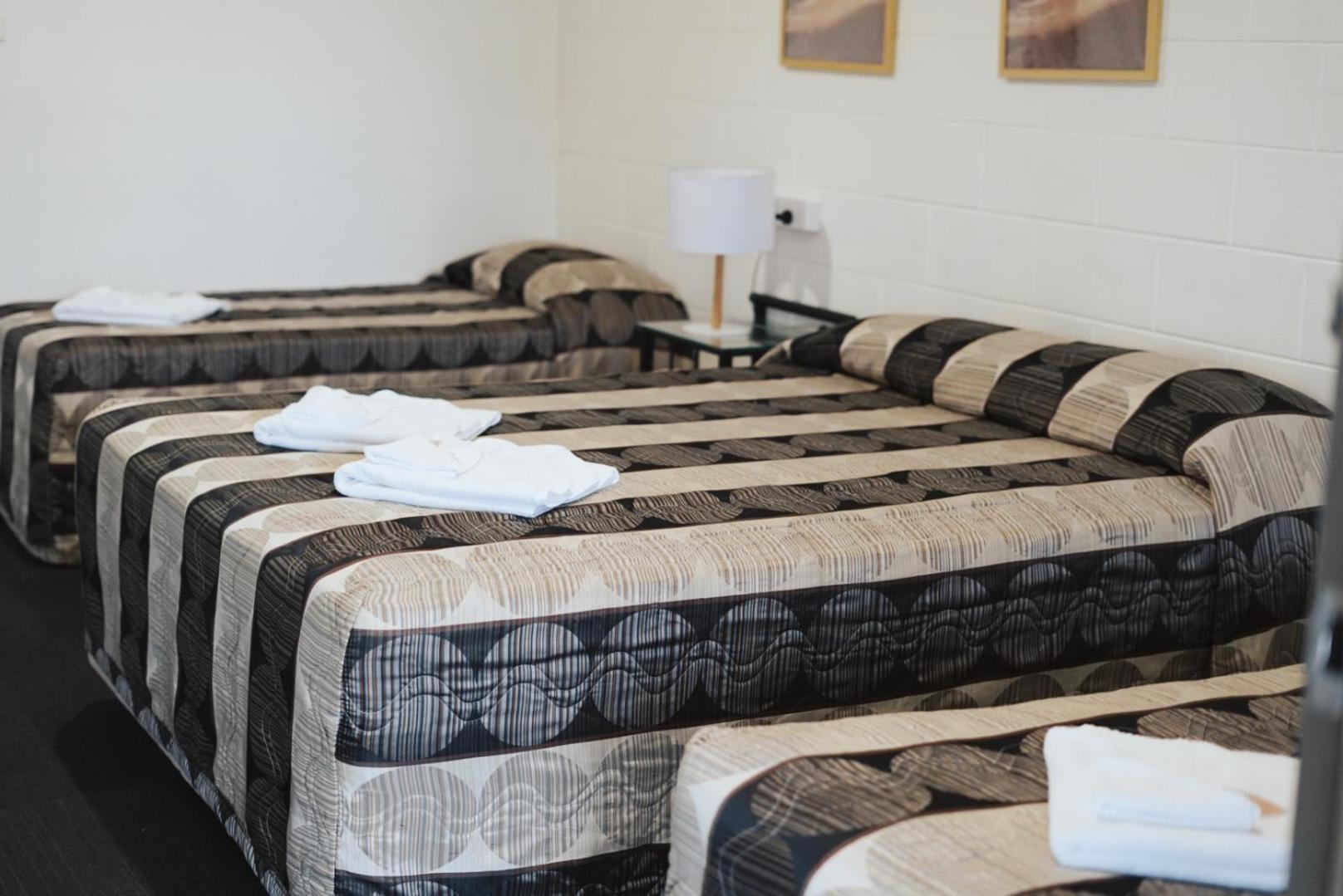 Porky'S Motel Rockhampton Buitenkant foto