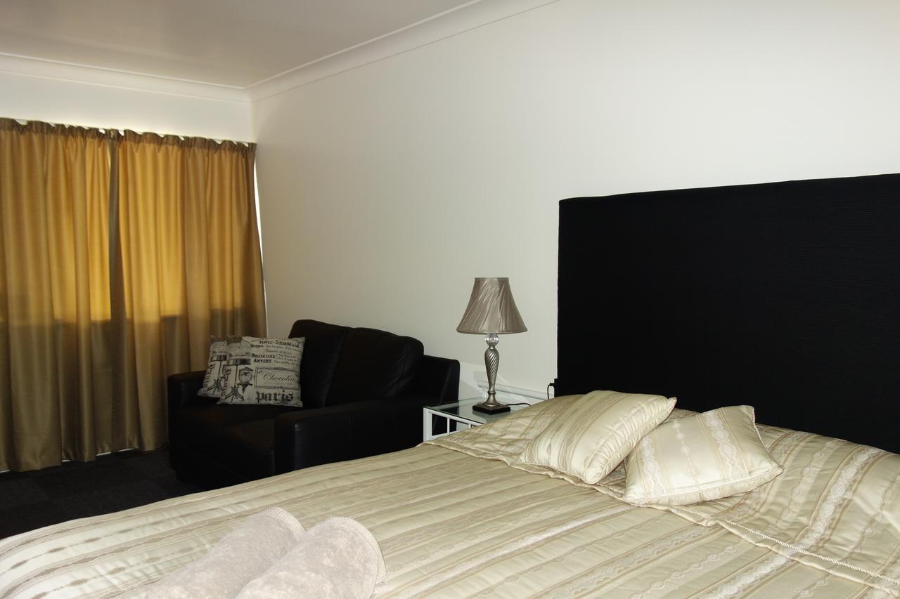 Porky'S Motel Rockhampton Buitenkant foto