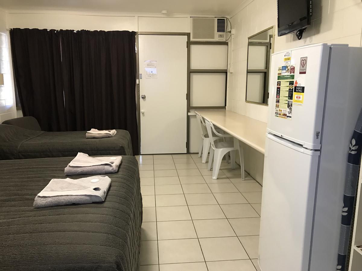 Porky'S Motel Rockhampton Buitenkant foto